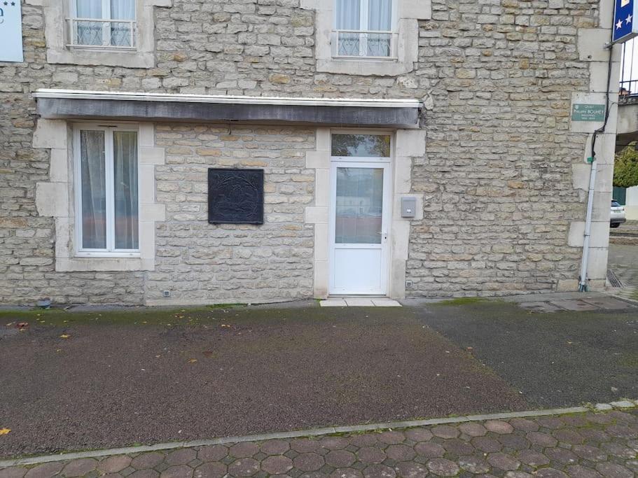 Appartement Au Bord Du Canal Montbard Kültér fotó